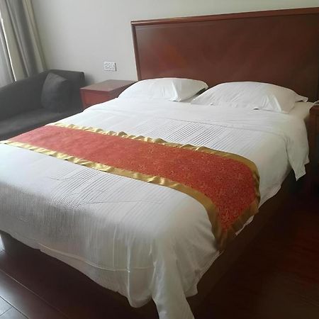 Greentree Inn Linyi Feixian Jianshe Road Express Hotel Exteriör bild