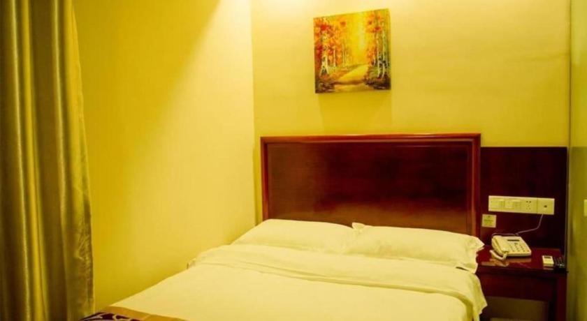 Greentree Inn Linyi Feixian Jianshe Road Express Hotel Exteriör bild