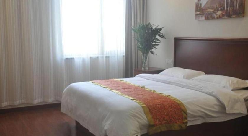 Greentree Inn Linyi Feixian Jianshe Road Express Hotel Exteriör bild