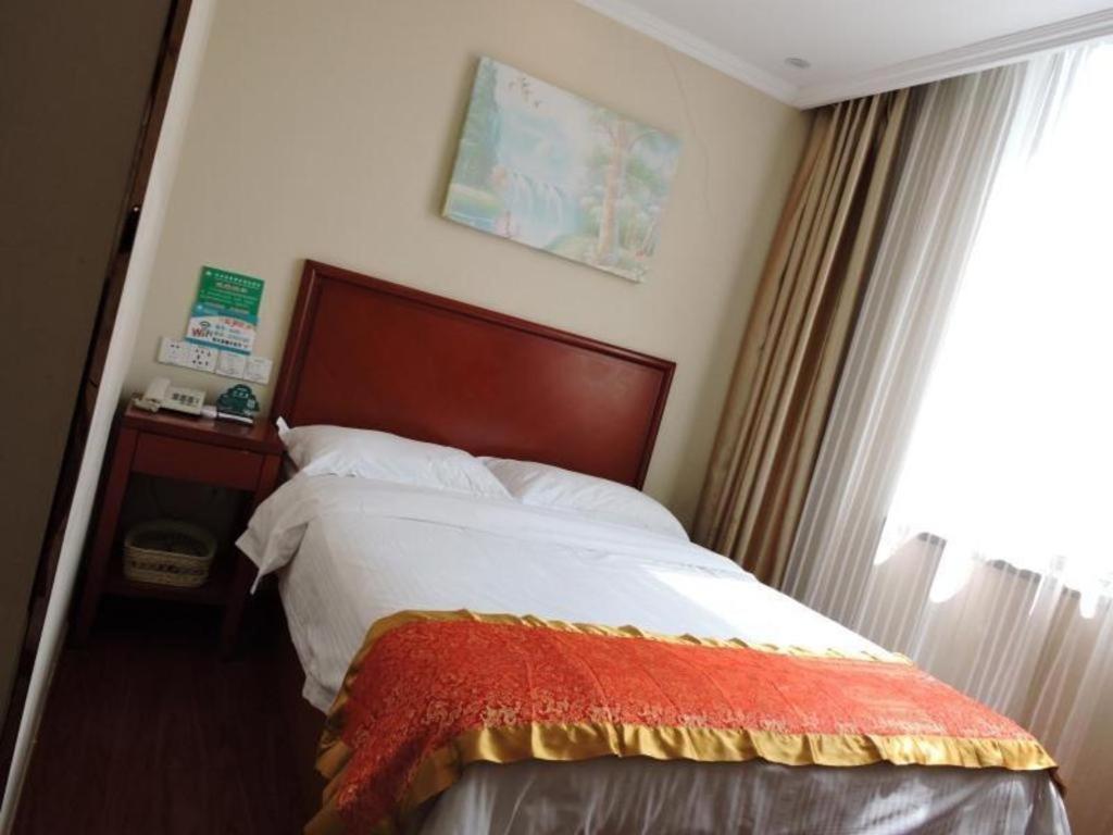 Greentree Inn Linyi Feixian Jianshe Road Express Hotel Exteriör bild