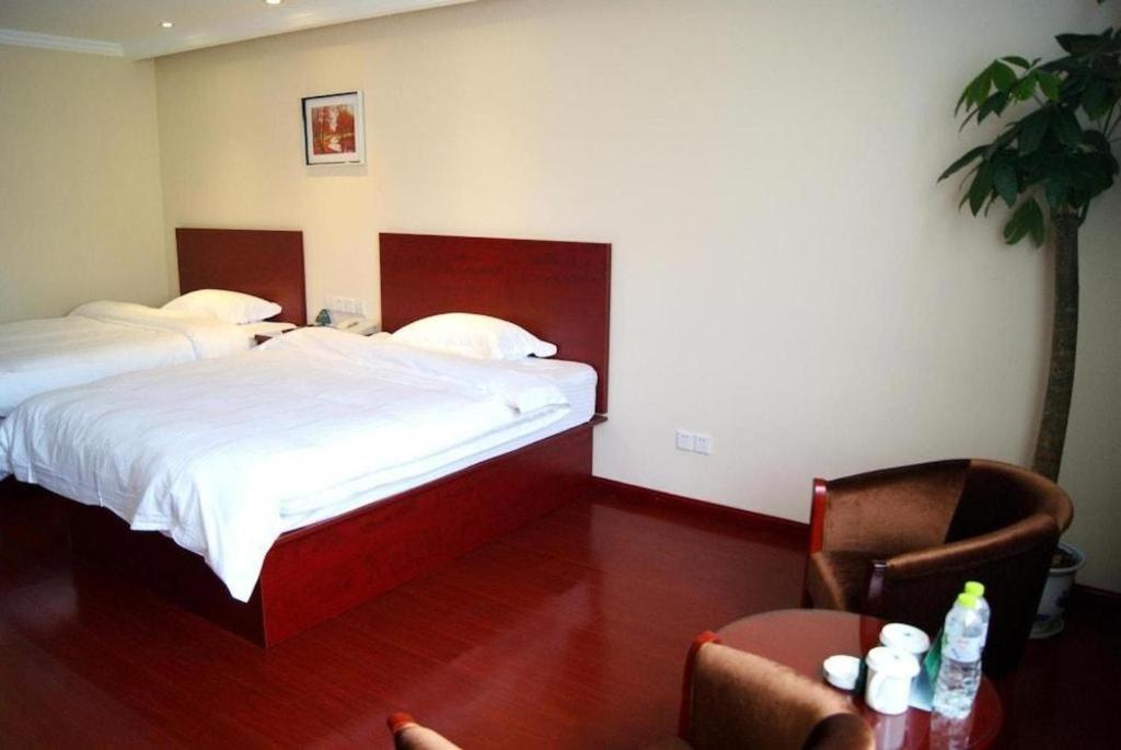 Greentree Inn Linyi Feixian Jianshe Road Express Hotel Exteriör bild